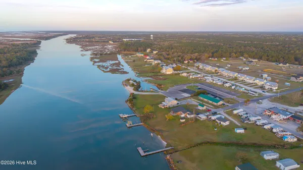 $899,000 | 258 Shell Rock Landing Road, Hubert, NC 28539