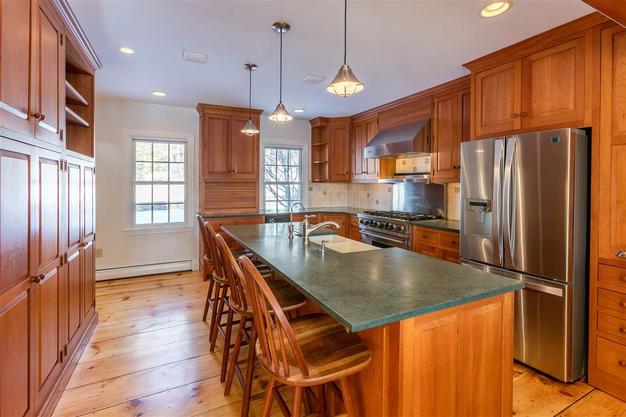 32-33 Wolfeboro Road Hanover, NH 03750 - Photo 7 of 33
