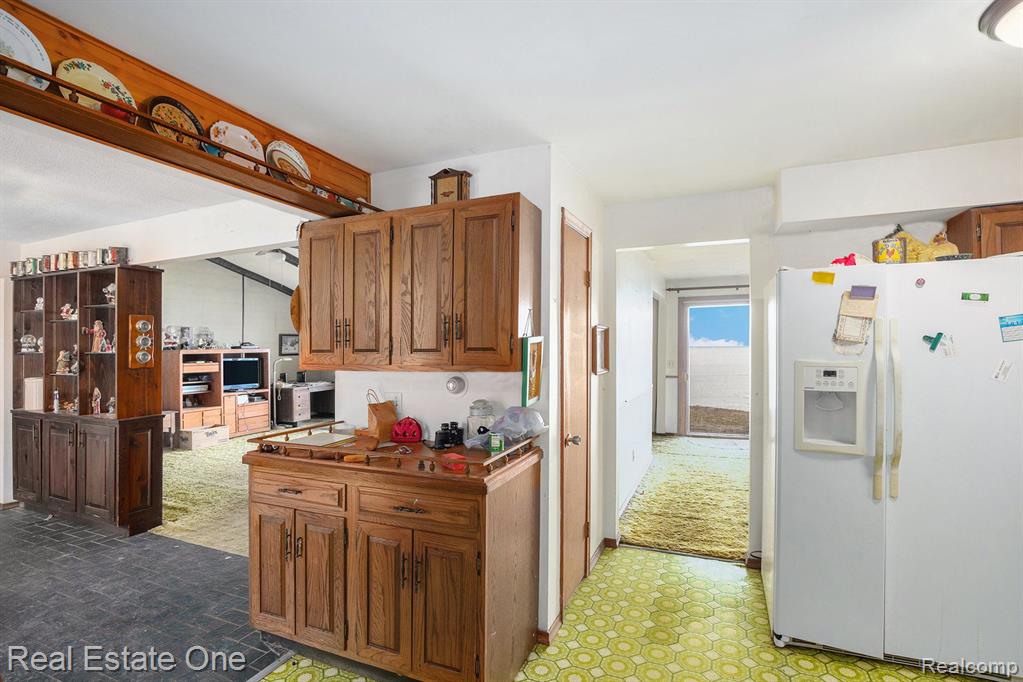 5366 Lakeshore Road Deckerville, MI 48427 - Photo 8 of 29