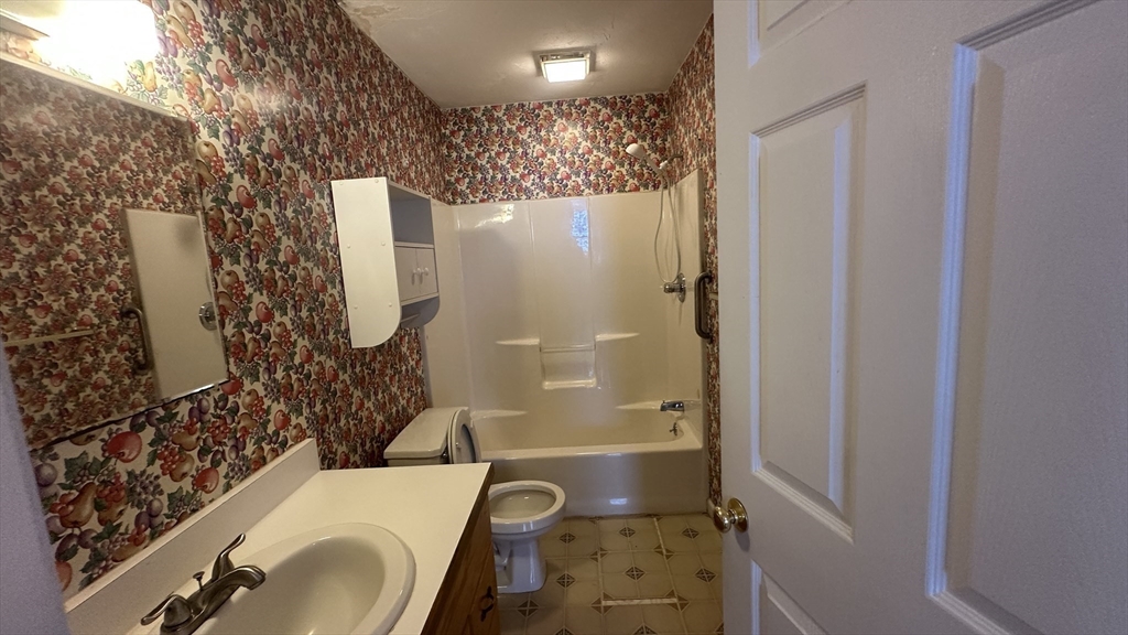 7 Tanners Path Marlborough, MA 01752 - Photo 16 of 34