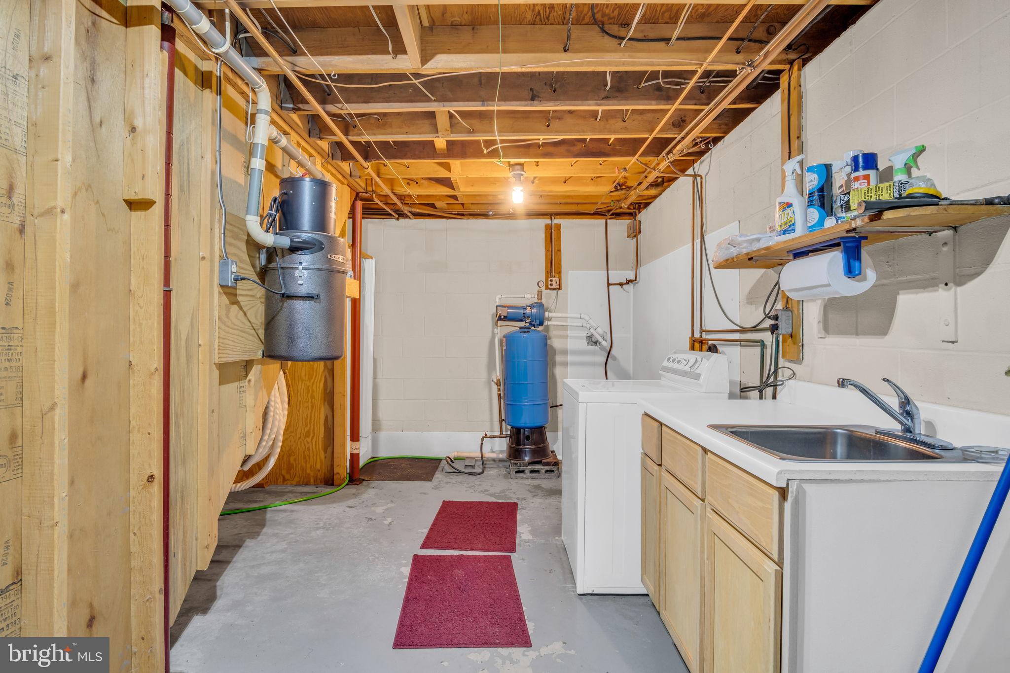 1325 Goodyear Road Gardners, PA 17324 - Photo 26 of 39 a utility room with sink dryer and washer