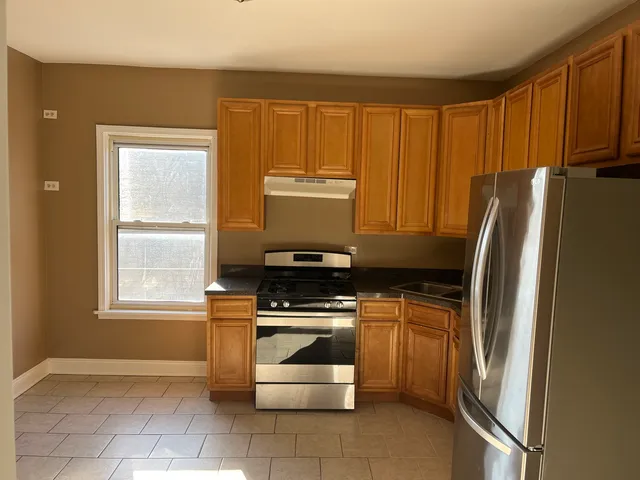 $1,800 | 1451 North Massasoit Avenue, Unit 2, Chicago, IL 60651