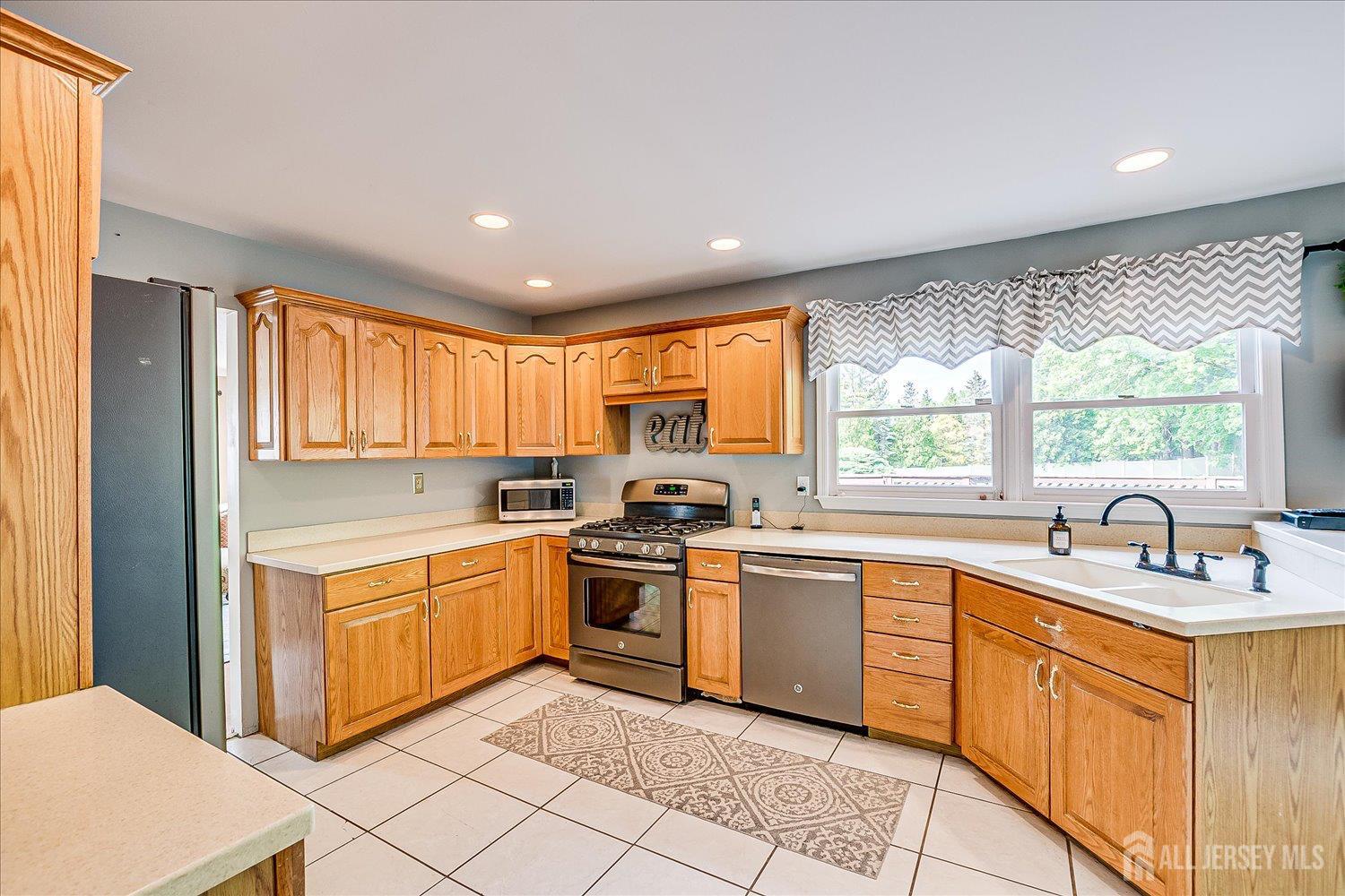 6 Firethorn Road Old Bridge, NJ 08857 - Photo 12 of 34 Gallery Image 12