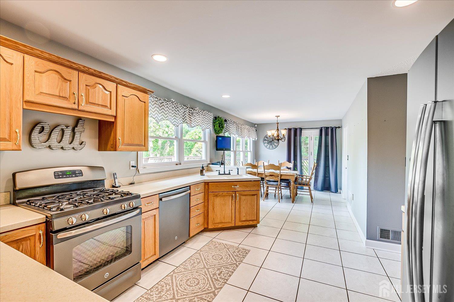 6 Firethorn Road Old Bridge, NJ 08857 - Photo 10 of 34 Gallery Image 10