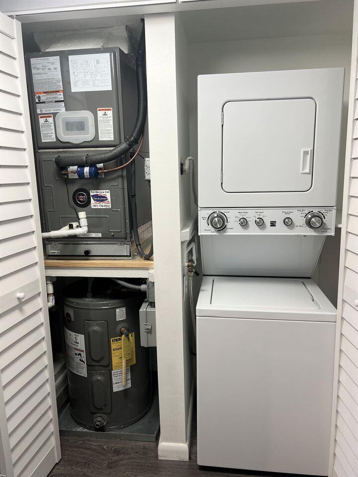 2920 Southwest 22nd Avenue, Unit 6040 Delray Beach, FL 33445 - Photo 14 of 53 a utility room with dryer and washer