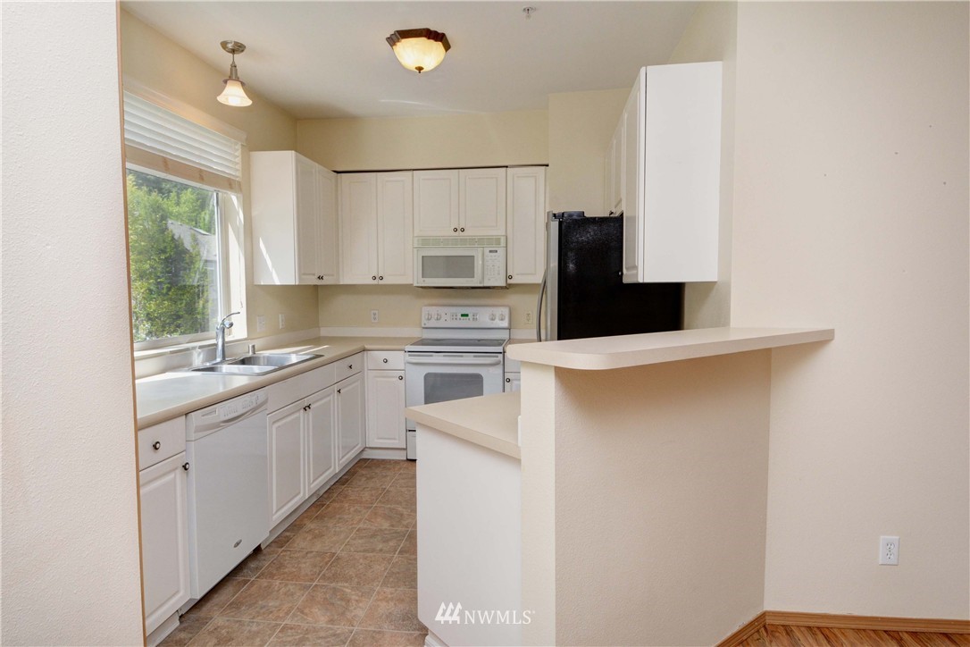 17732 134th Lane Southeast Renton, WA 98058 - Photo 5 of 16 Gallery Image 5
