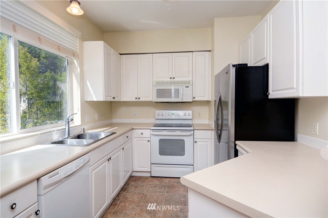 17732 134th Lane Southeast Renton, WA 98058 - Photo 6 of 16 Gallery Image 6