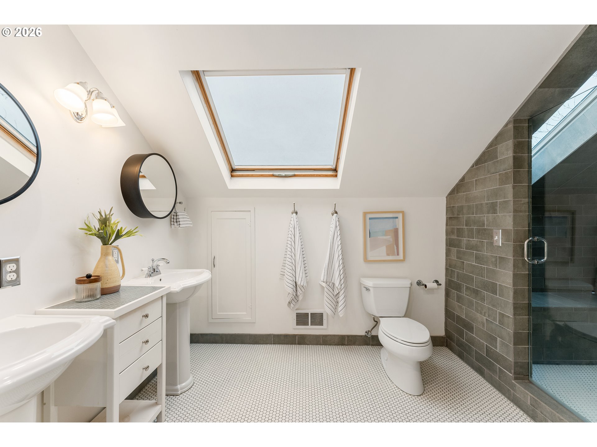 2624 Southeast Kelly Street Portland, OR 97202 - Photo 17 of 36 a bathroom with a toilet sink and mirror