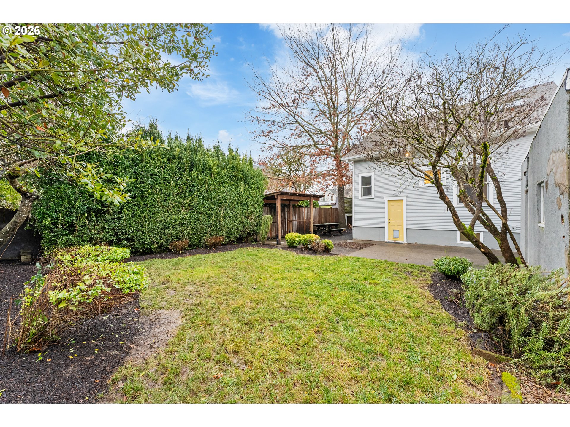 2624 Southeast Kelly Street Portland, OR 97202 - Photo 29 of 36 a backyard of a house with table and chairs