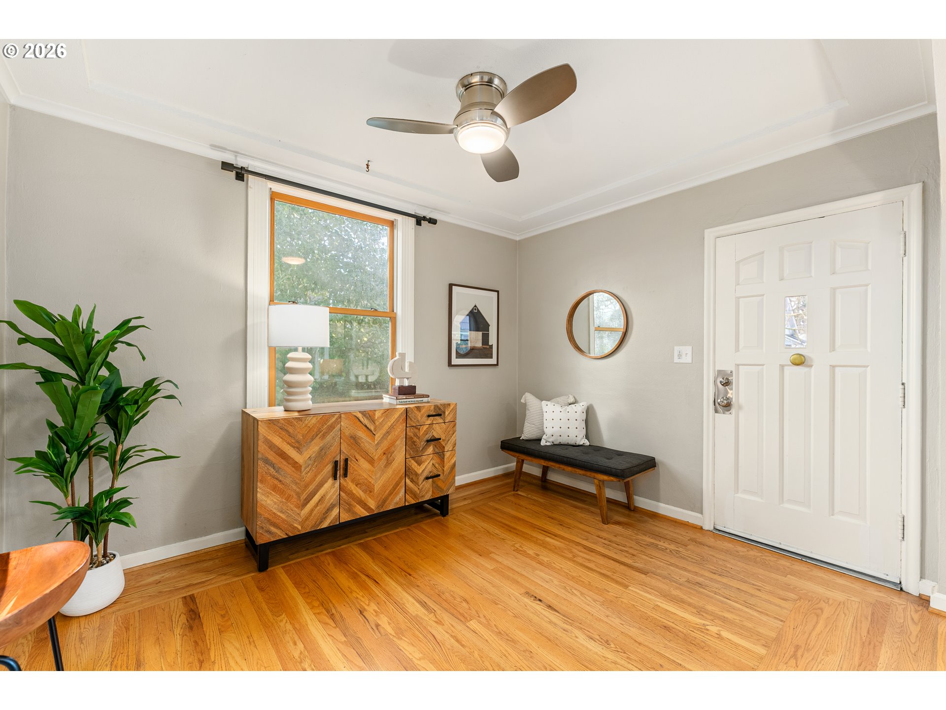 2624 Southeast Kelly Street Portland, OR 97202 - Photo 6 of 36 a living room with furniture