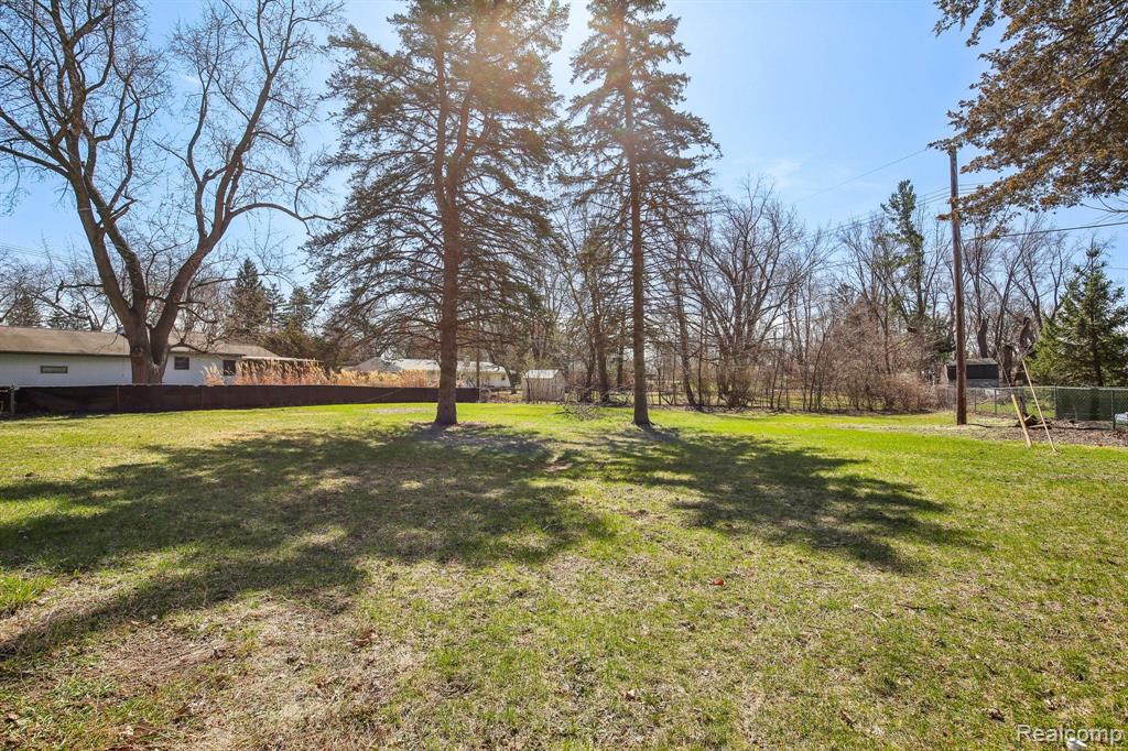 523 Glengary Road Wolverine Lake, MI 48390 - Photo 31 of 33
