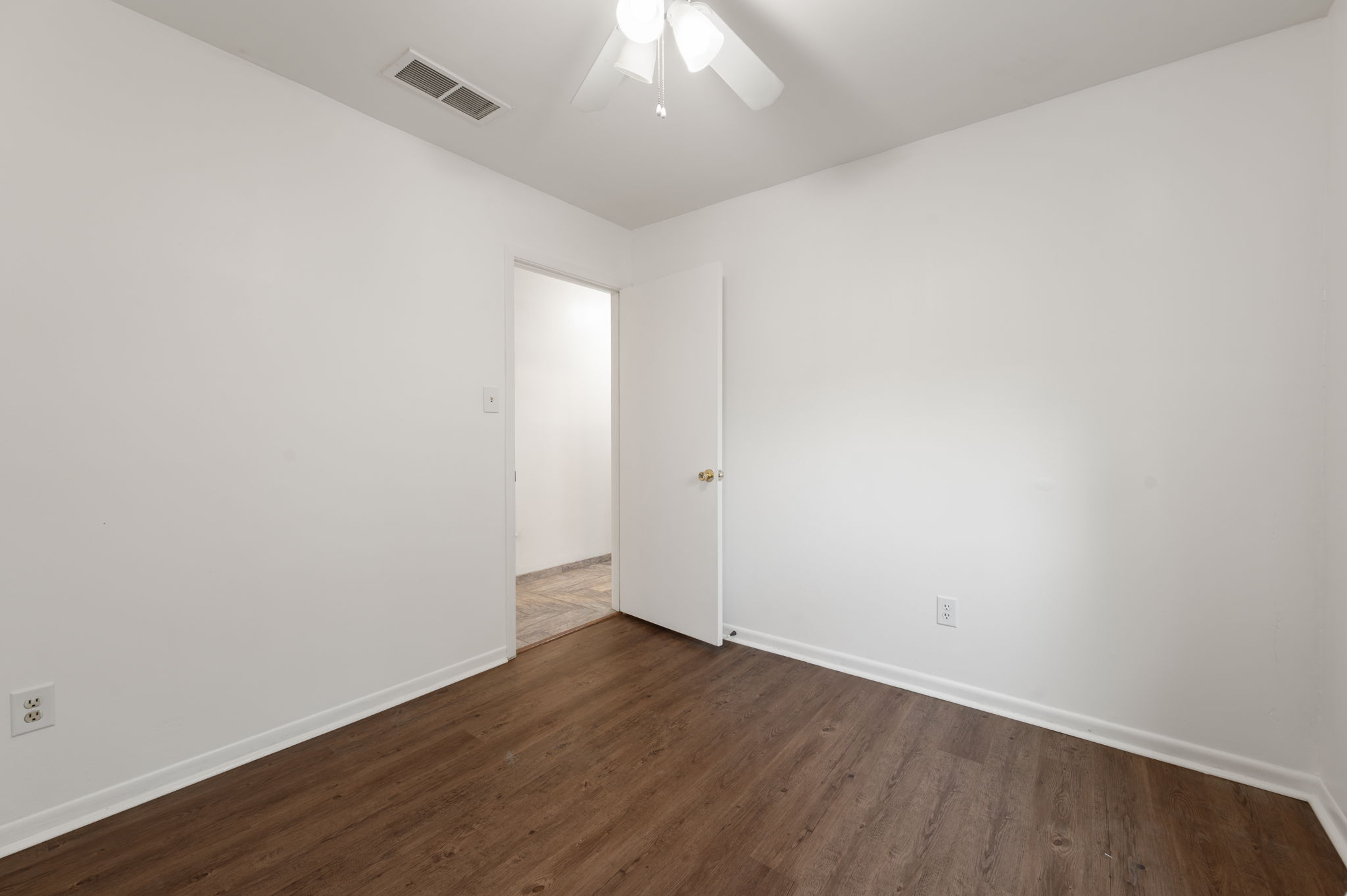 1400 Summit Circle Taylor, TX 76574 - Photo 23 of 39 an empty room with wooden floor and windows