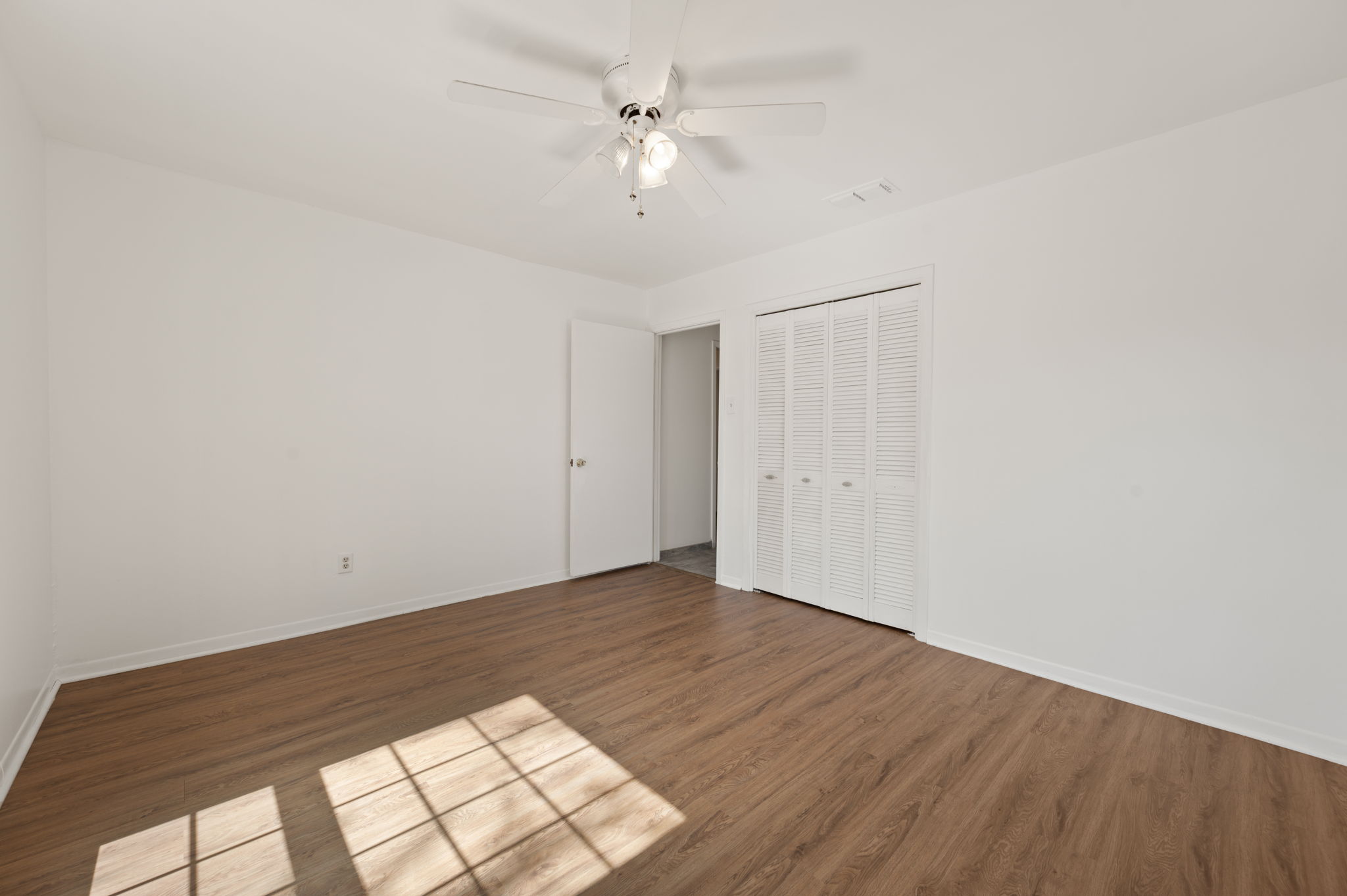 1400 Summit Circle Taylor, TX 76574 - Photo 27 of 39 wooden floor in a room