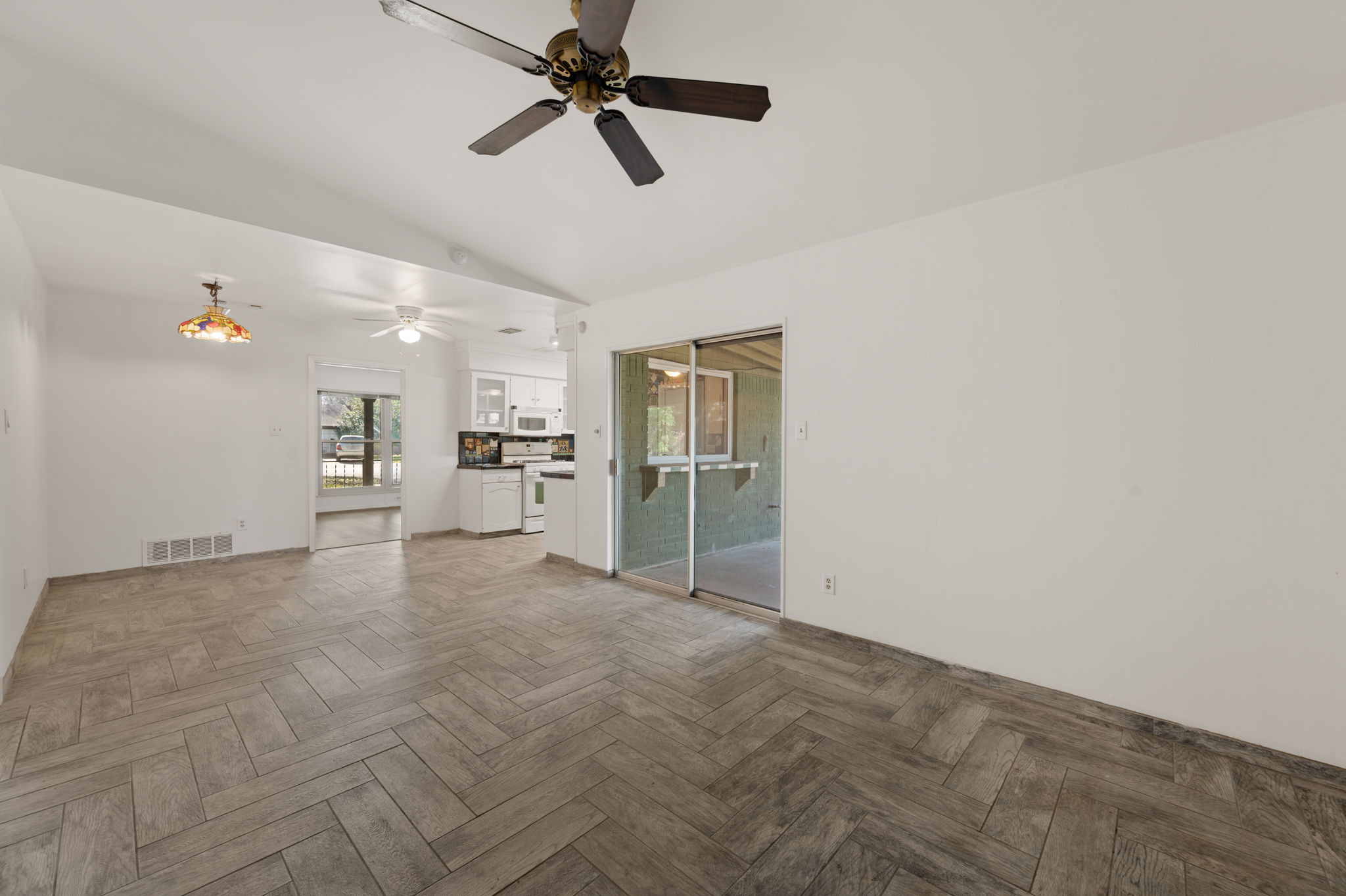 1400 Summit Circle Taylor, TX 76574 - Photo 6 of 39