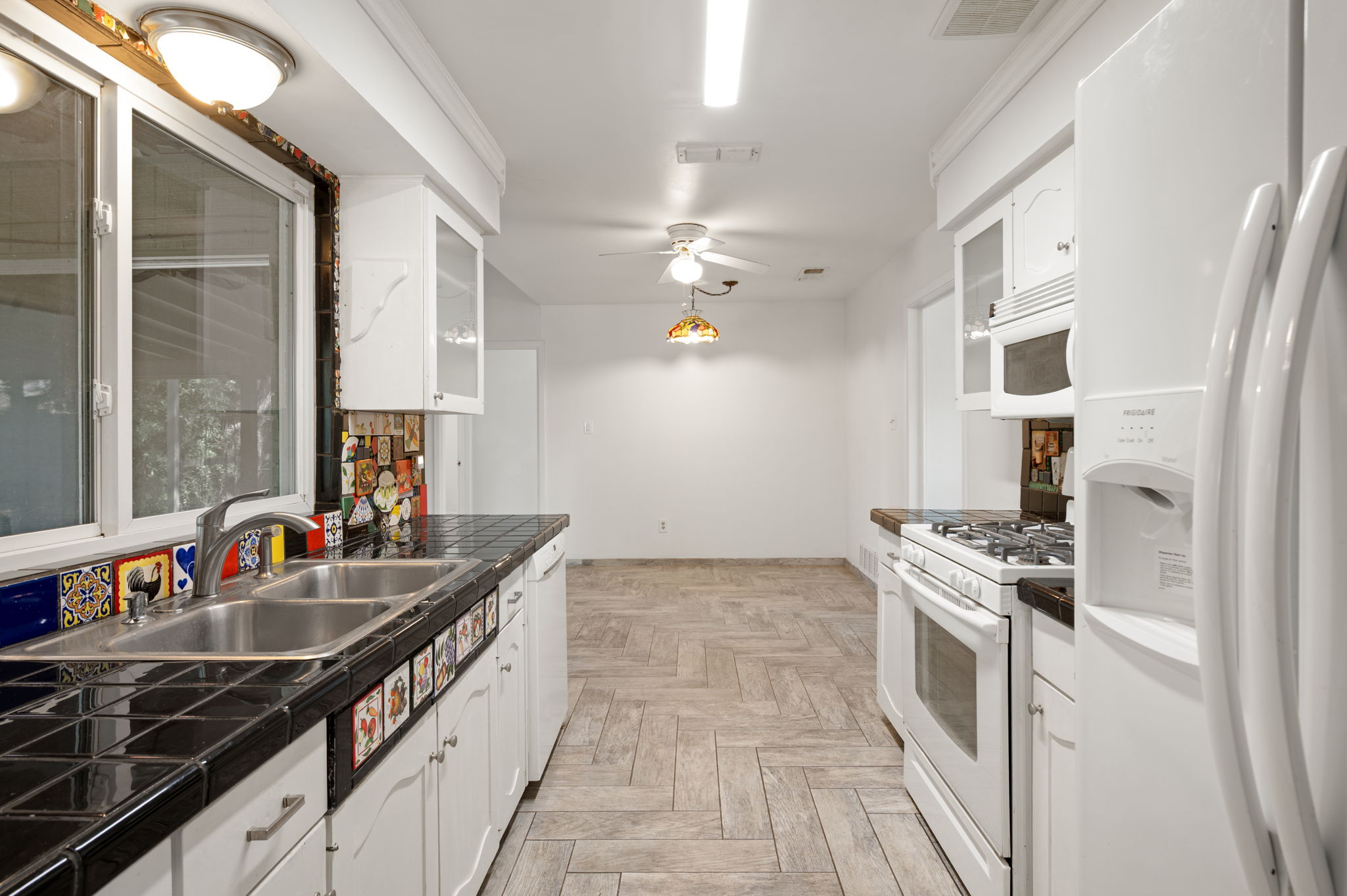 1400 Summit Circle Taylor, TX 76574 - Photo 10 of 39