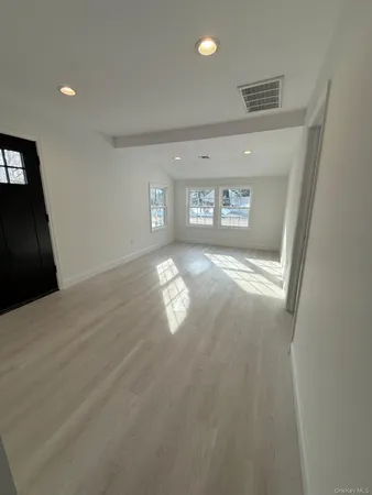 $3,250 | Undisclosed Address, Nesconset, NY 11767