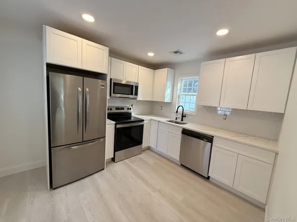 $3,250 | Undisclosed Address, Nesconset, NY 11767