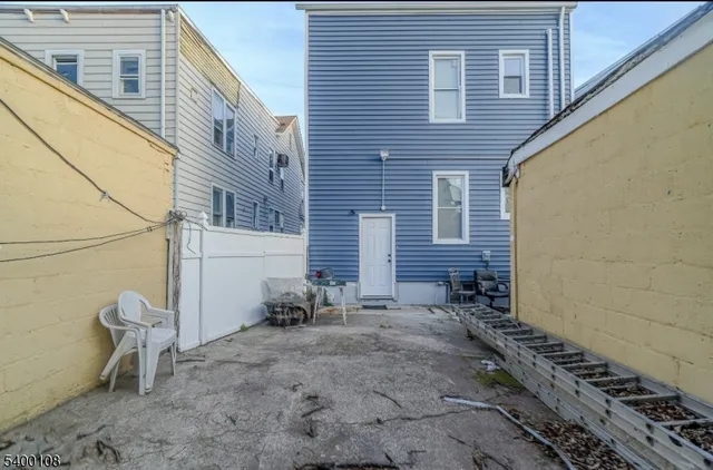a view of a back yard of the house
