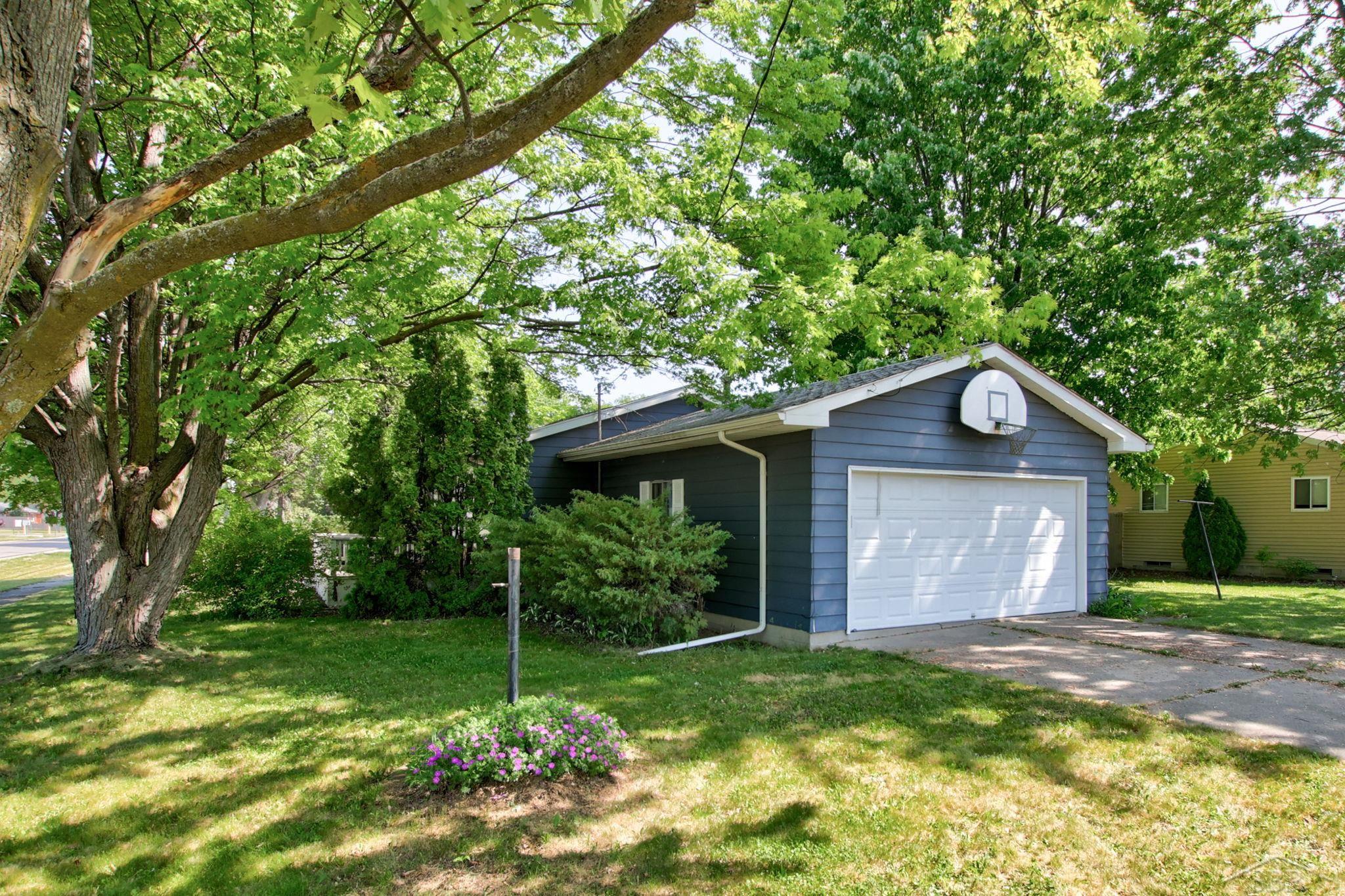 4440 Sherman Road Saginaw, MI 48604 - Photo 3 of 32 50110829-2.JPG