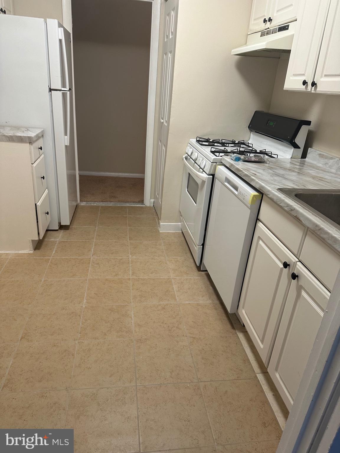 3837 St Barnabas Road, Unit 103 Suitland, MD 20746 - Photo 3 of 10 a kitchen with a stove and a refrigerator