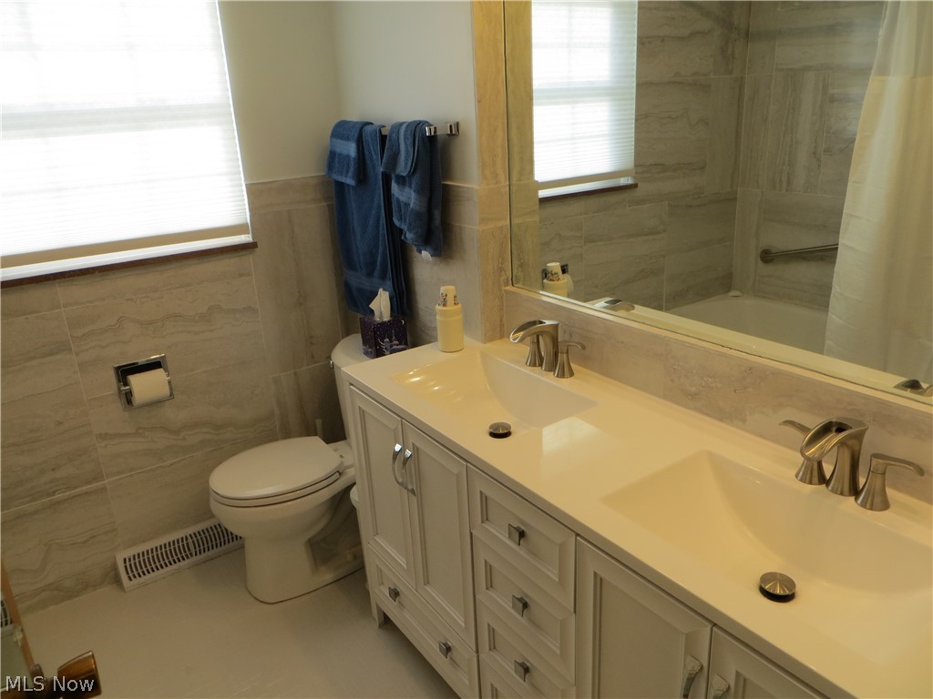 2431 Stockbridge Road Akron, OH 44313 - Photo 21 of 33