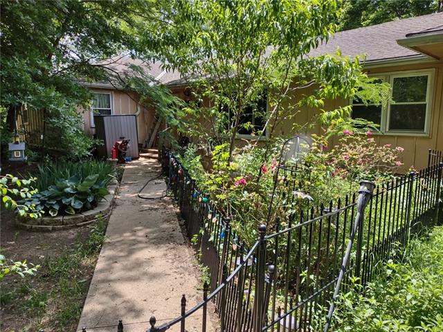 4490 Doc Henry Road Lee's Summit, MO 64082 - Photo 1 of 6