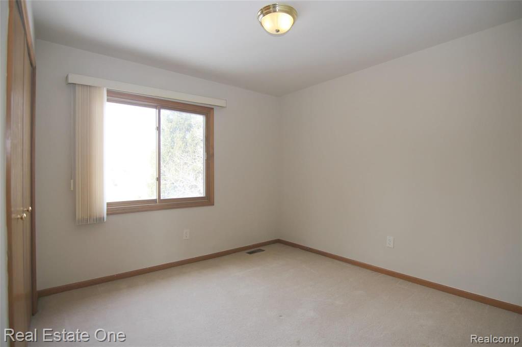945 Maidstone Drive Rochester Hills, MI 48307 - Photo 22 of 25