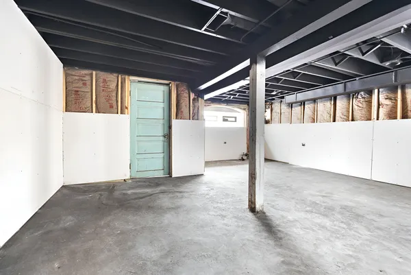 $169,900 | 8528 South Escanaba Avenue, Chicago, IL 60617