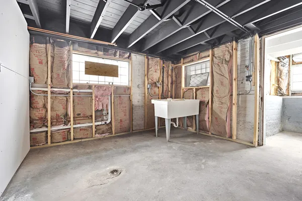 $169,900 | 8528 South Escanaba Avenue, Chicago, IL 60617