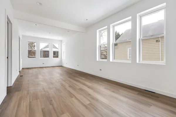 $169,900 | 8528 South Escanaba Avenue, Chicago, IL 60617