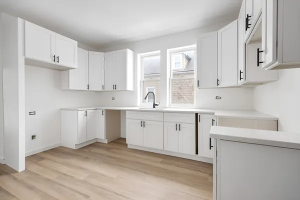 $169,900 | 8528 South Escanaba Avenue, Chicago, IL 60617
