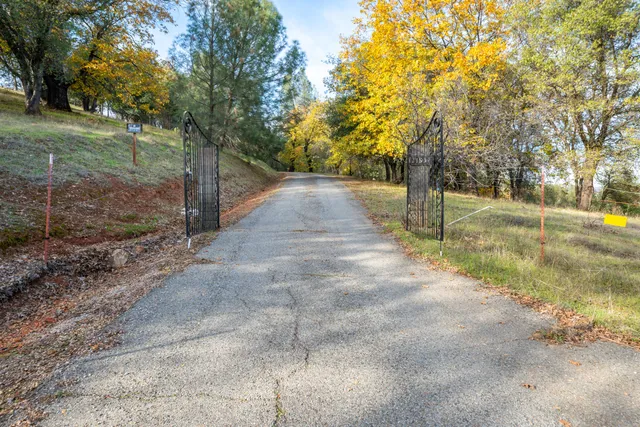 $599,000 | 21857 Elk Trail West, Redding, CA 96003