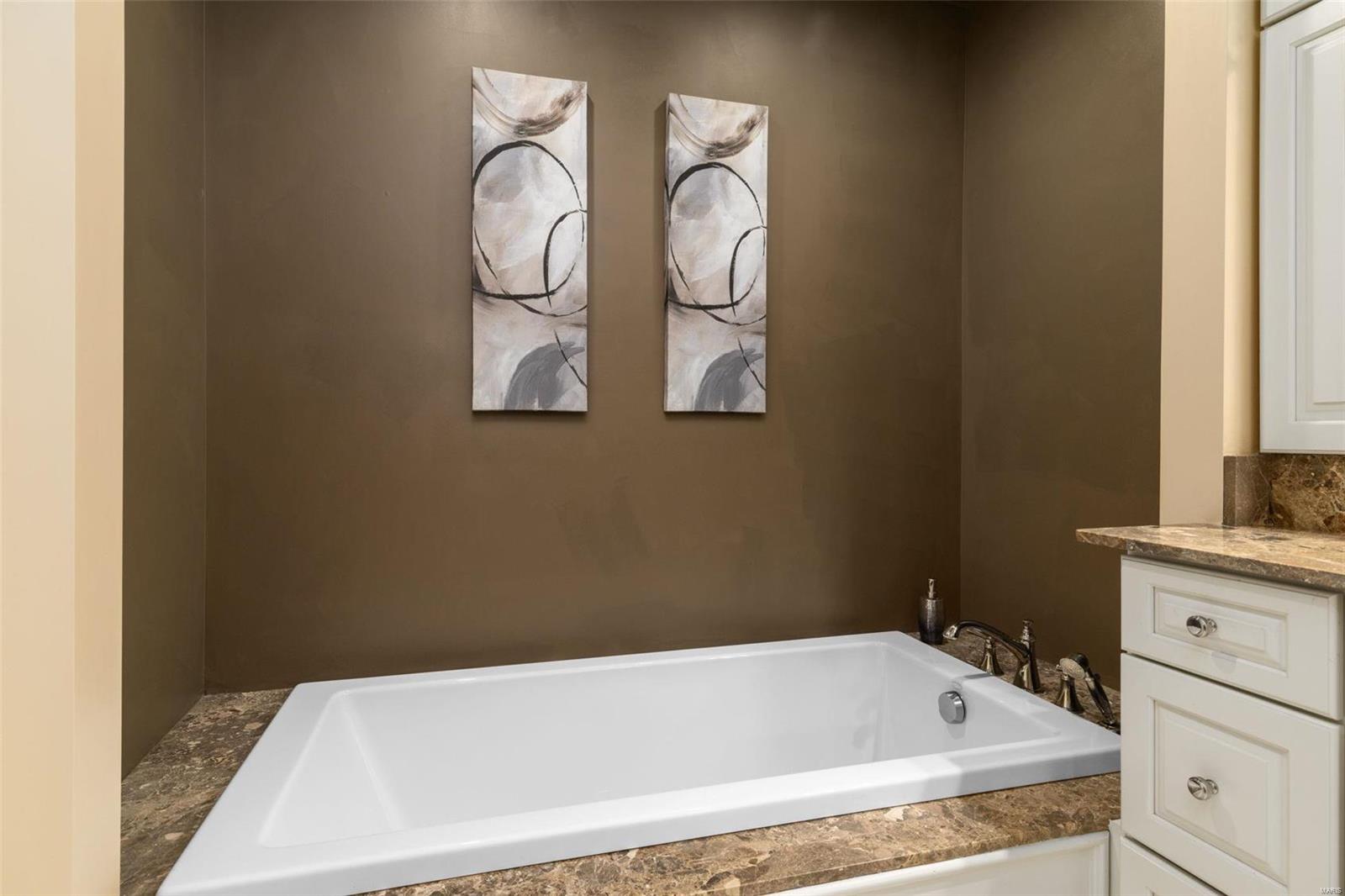 9830 Wild Deer Road St. Louis, MO 63124 - Photo 40 of 64 Gallery Image 40