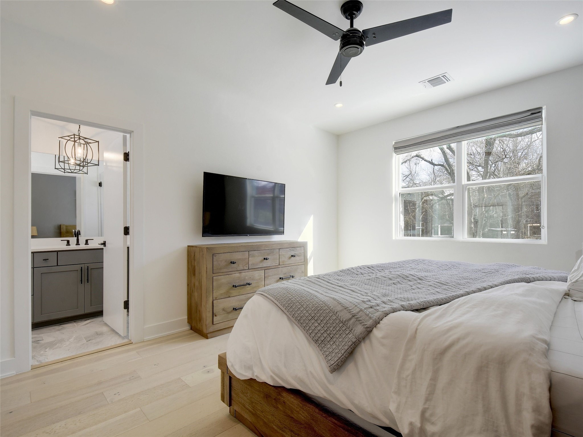 1411 Cometa Street, Unit B Austin, TX 78721 - Photo 15 of 24