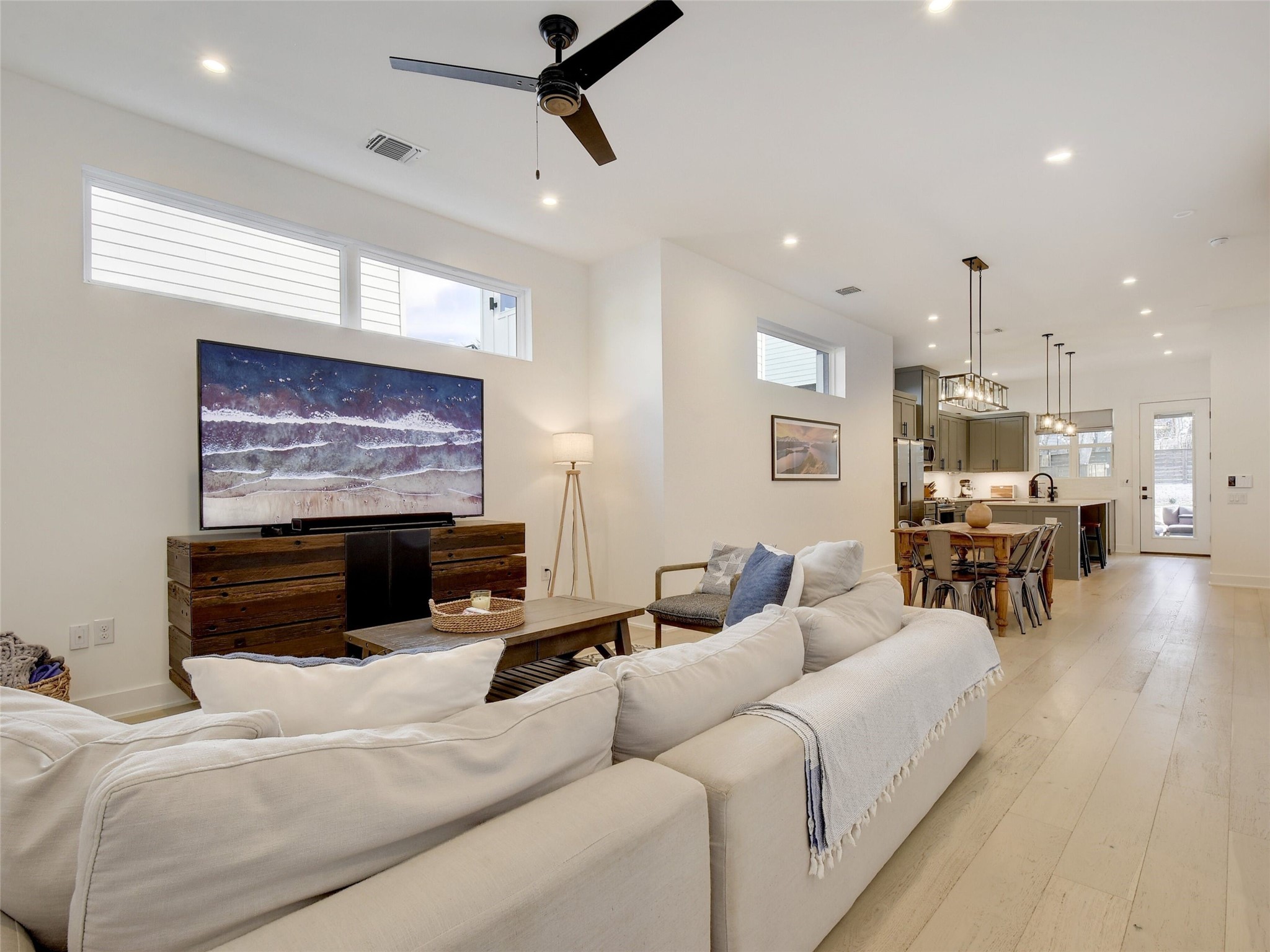 1411 Cometa Street, Unit B Austin, TX 78721 - Photo 4 of 24