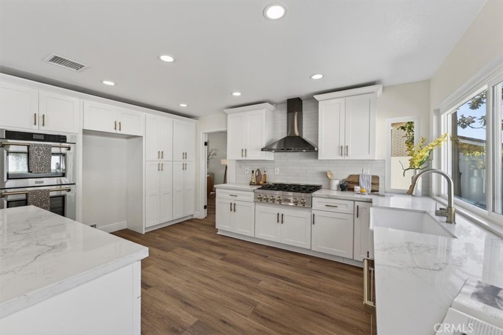 1070 South Road Runner Road Anaheim, CA 92807 - Photo 3 of 70