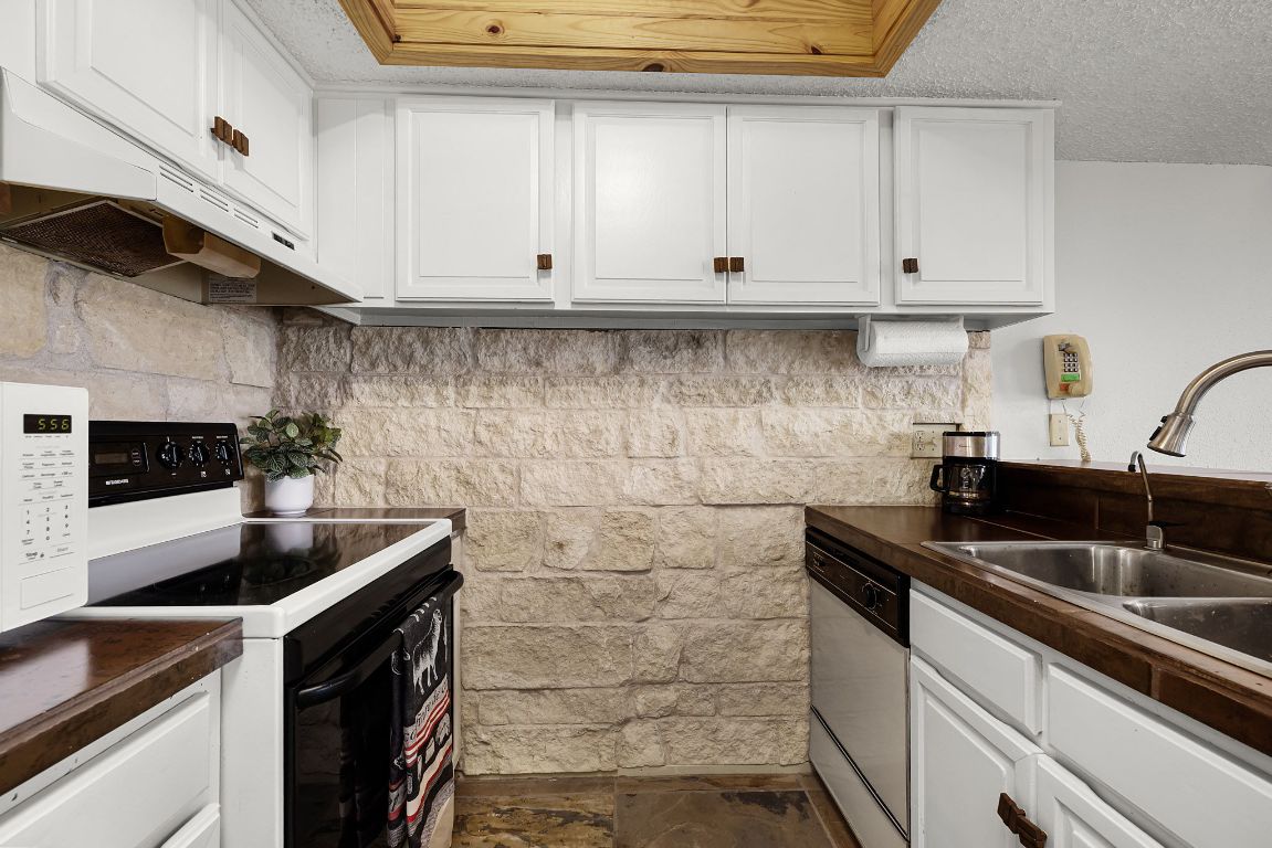 229 Comanche Lane Point Venture, TX 78645 - Photo 21 of 38