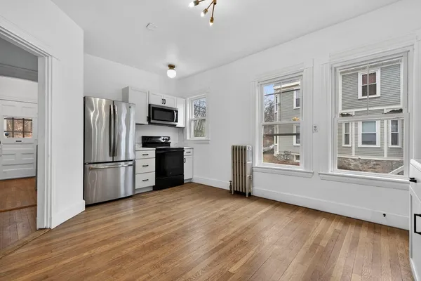 $3,200 | 168 Elliot Street, Unit 1, Newton, MA 02464