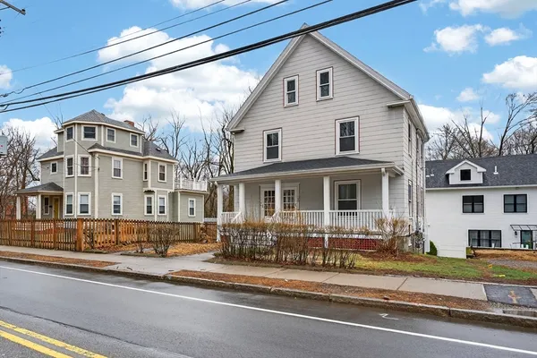 $3,200 | 168 Elliot Street, Unit 1, Newton, MA 02464
