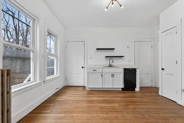 $3,200 | 168 Elliot Street, Unit 1, Newton, MA 02464