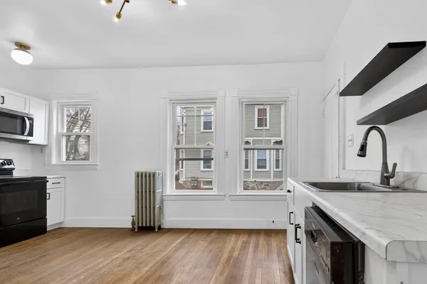 $3,200 | 168 Elliot Street, Unit 1, Newton, MA 02464