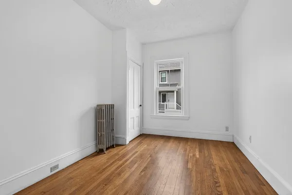 $3,200 | 168 Elliot Street, Unit 1, Newton, MA 02464