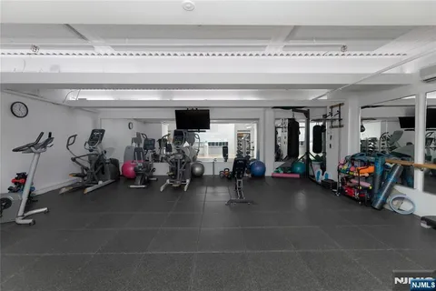 $268,000 | 250 Gorge Road, Unit 21E, Cliffside Park, NJ 07010