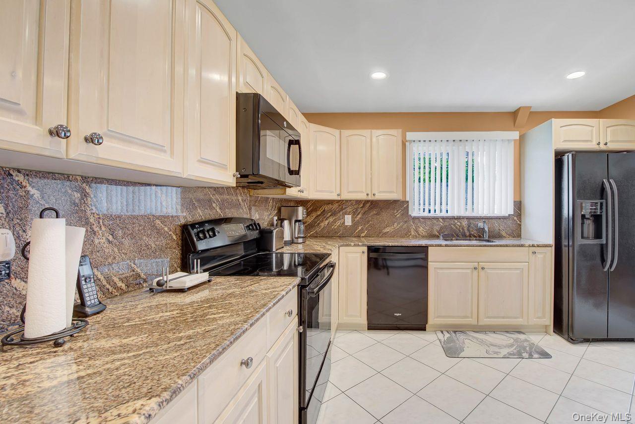 1662 Sherbourne Road Valley Stream, NY 11580 - Photo 13 of 27