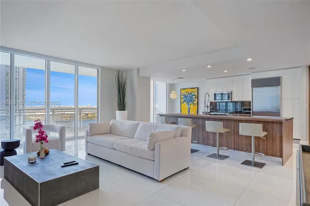 $8,500 | 901 Brickell Key Boulevard, Unit 2507, Miami, FL 33131