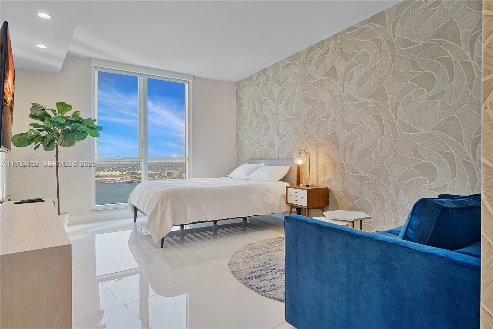 901 Brickell Key Boulevard, Unit 2507 Miami, FL 33131 - Photo 16 of 31