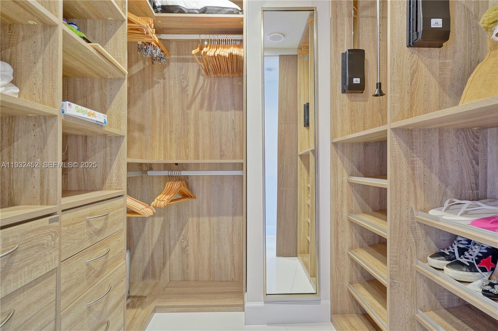 901 Brickell Key Boulevard, Unit 2507 Miami, FL 33131 - Photo 17 of 31