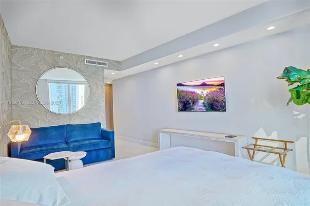 $8,500 | 901 Brickell Key Boulevard, Unit 2507, Miami, FL 33131