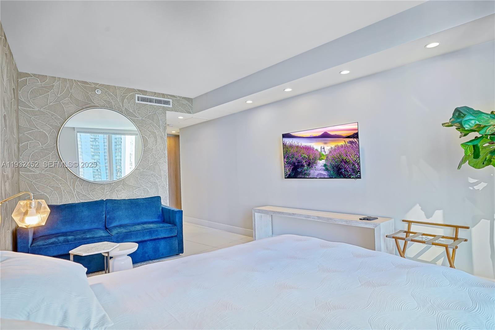 901 Brickell Key Boulevard, Unit 2507 Miami, FL 33131 - Photo 19 of 31