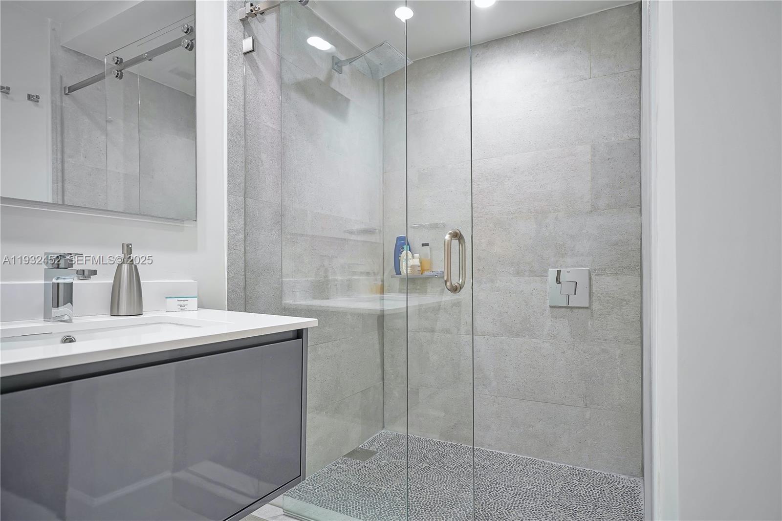 901 Brickell Key Boulevard, Unit 2507 Miami, FL 33131 - Photo 22 of 31